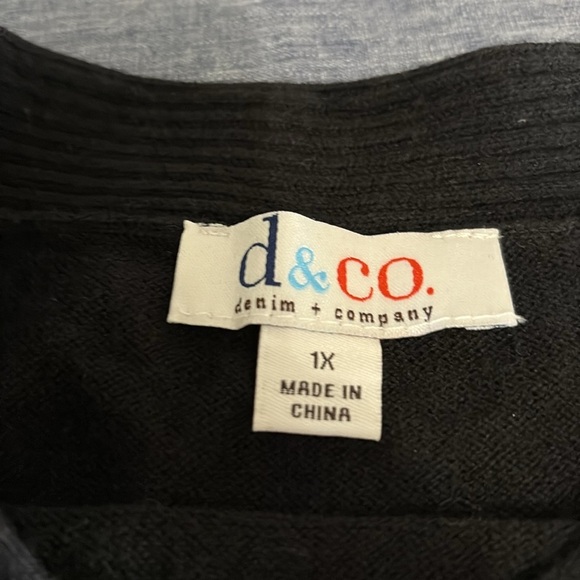 Women’s D&Co 1X Lightweight Black 3/4 Sleeve Sweater with Silver Buckle Accent - Picture 3 of 7